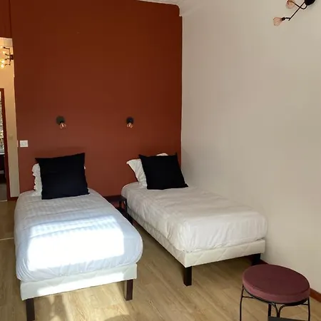 Отель La Bonne Hotesse 3*