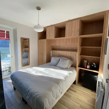 Отель La Bonne Hotesse Шамбон-сюр-Лак