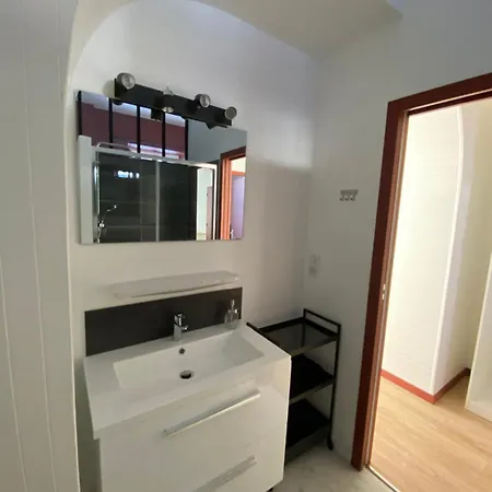 Отель La Bonne Hotesse 3*