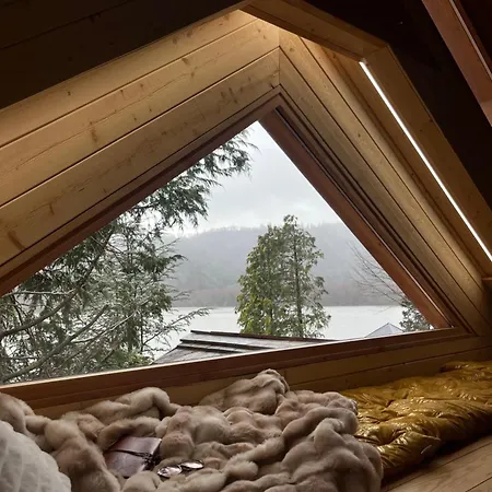 Отель La Bonne Hotesse Шамбон-сюр-Лак