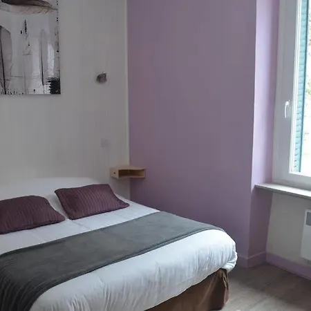 Отель La Bonne Hotesse 3*