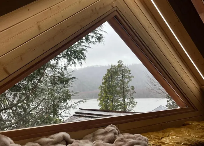 Отель La Bonne Hotesse Шамбон-сюр-Лак